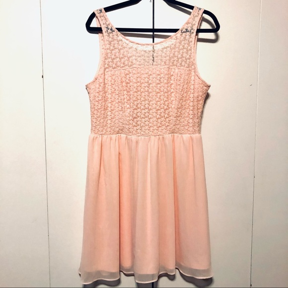 Smart Set Dresses & Skirts - 2/$20 // SMART SET Blush Sleeveless Midi Dress